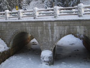 Brücke im Winter